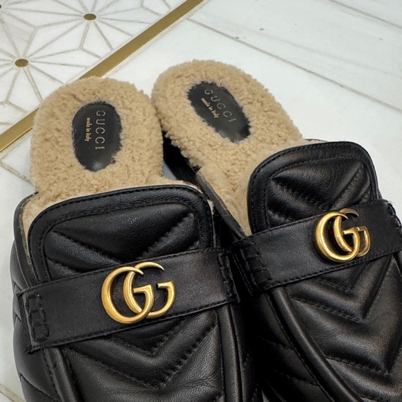 Gucci Black Quilted Leather Slippers with Brushed Gold Gucci Logo - Picture 7 of 9